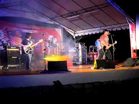 car crash heart-kawan live at rock4right 2011 Penang
