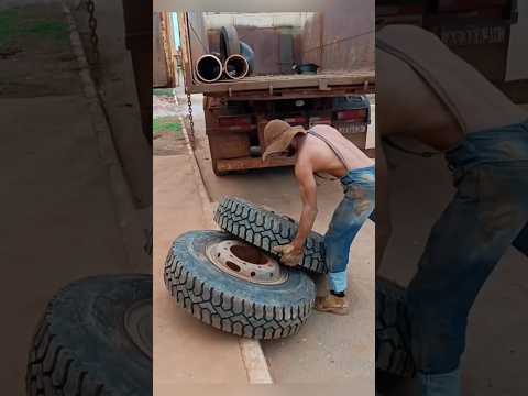 وضع الإطار علي السياره في ثواني 😨