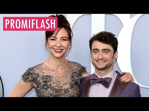 Video Thumbnail: Daniel Radcliffe und Erin Darke feiern gemeinsam in New York