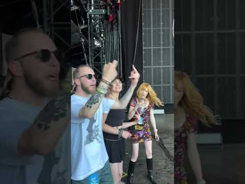 Ed Sheeran was caught watching Limp Bizkit backstage (@ge_roxx)