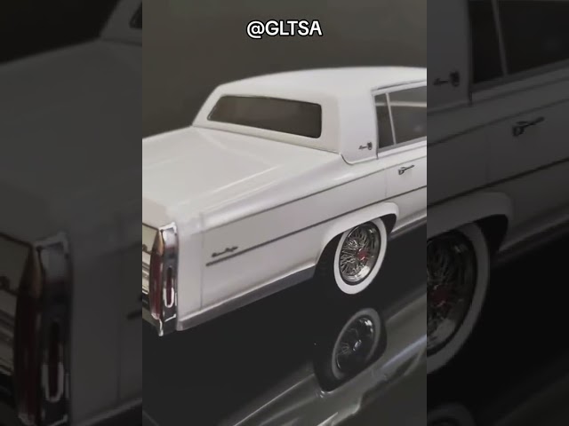 Cadillac Fleetwood Brougham 1982 White 1:18 BoS-MO...