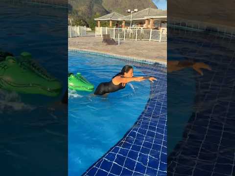 My mom freaked out in the pool 🚀🌞👩🏻😱🤣🌊🌈