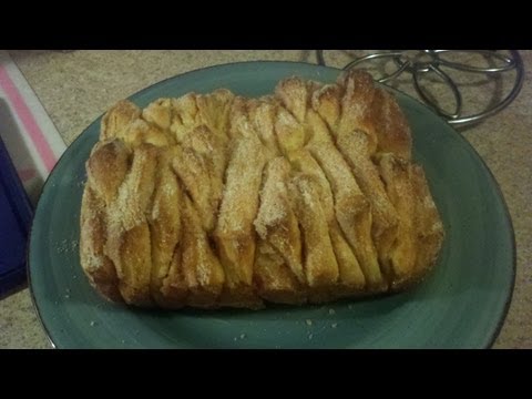 How to Make Cinnamon-Sugar Pull Apart Bread at Home!
