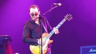 Joe Bonamassa Live Performing " Going Down "  Guitar 101
