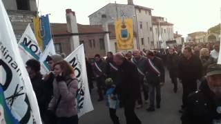 preview picture of video 'Manifestazione No Triv momenti del corteo - Gesualdo (AV) 22/12/2013'