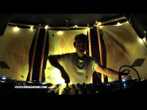 Alexander Som - Vicious Live @ www.viciouslive.com