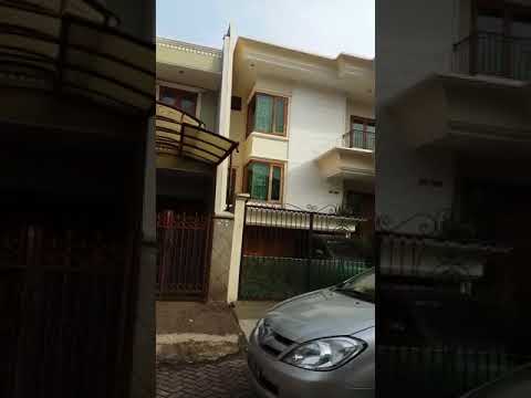 Rumah Classic full renovation 2lt rapi dan bagus