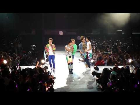 SMTOWN LIVE 2010 -- Shinee "Replay"