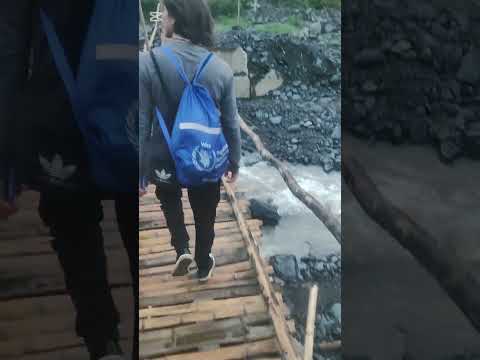 Llegamos a chorritos, la Celia Risaralda, el barranquero nos da la bienvenida mágica