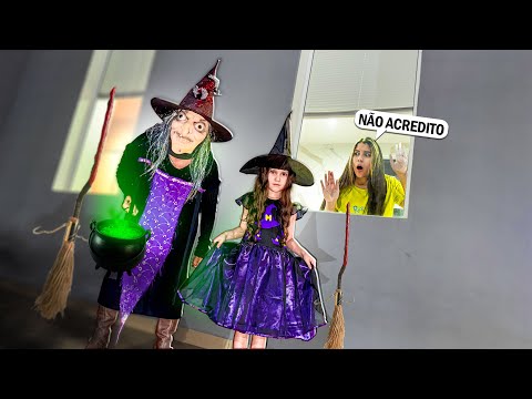 A BRUXA MALVADA COLOCOU UMA ROUPA ASSUSTADORA NA MINHA IRMÃZINHA!! 