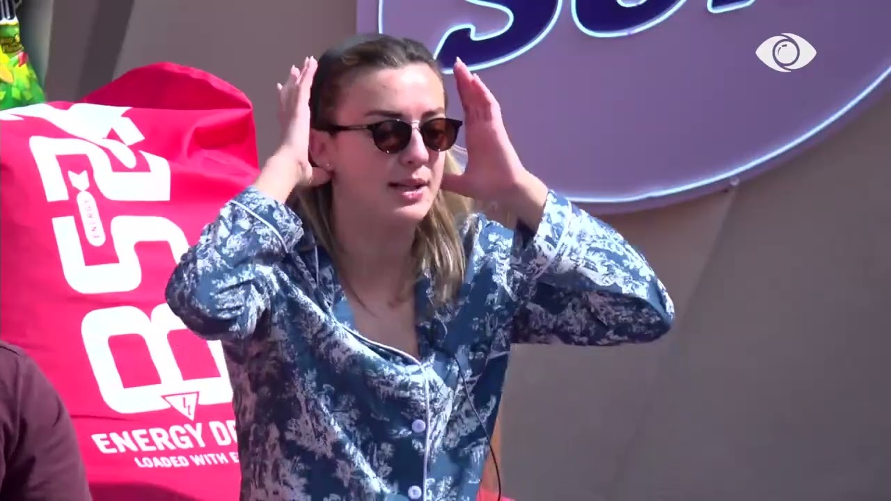 Je marrë duke komentuar trupin tim, turp!/ Juela debaton me Artanin