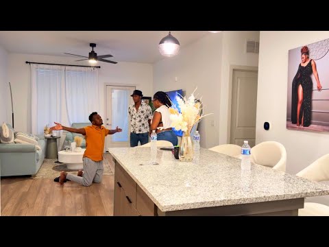 K-lezo ansent yon Fanm nn yon Krèy Ninie mete k-lezo deyo ( Prank )