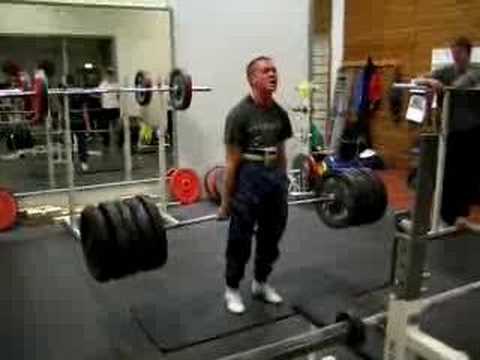 Svenne markar bakom benen, 220kg