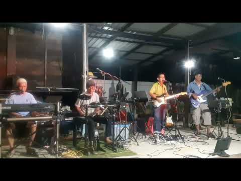 it Never rains in southern California/Albert hammond..cover by Wai Chara from Thailand.