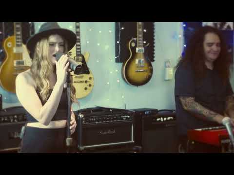 Scarlet's Way - I Can't Make You Love Me (Bonnie Raitt Cover)