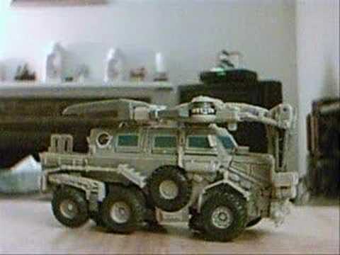 Video Review of Bonecrusher Transformers deluxe class 1 of 3