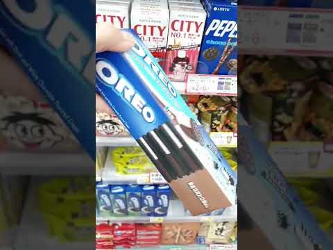 OREO white and dark chocolate flavored cream/satisfying