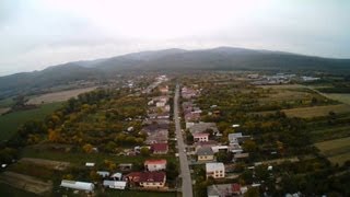 preview picture of video 'Koňuš pohľad na obec z hora-paragliding'