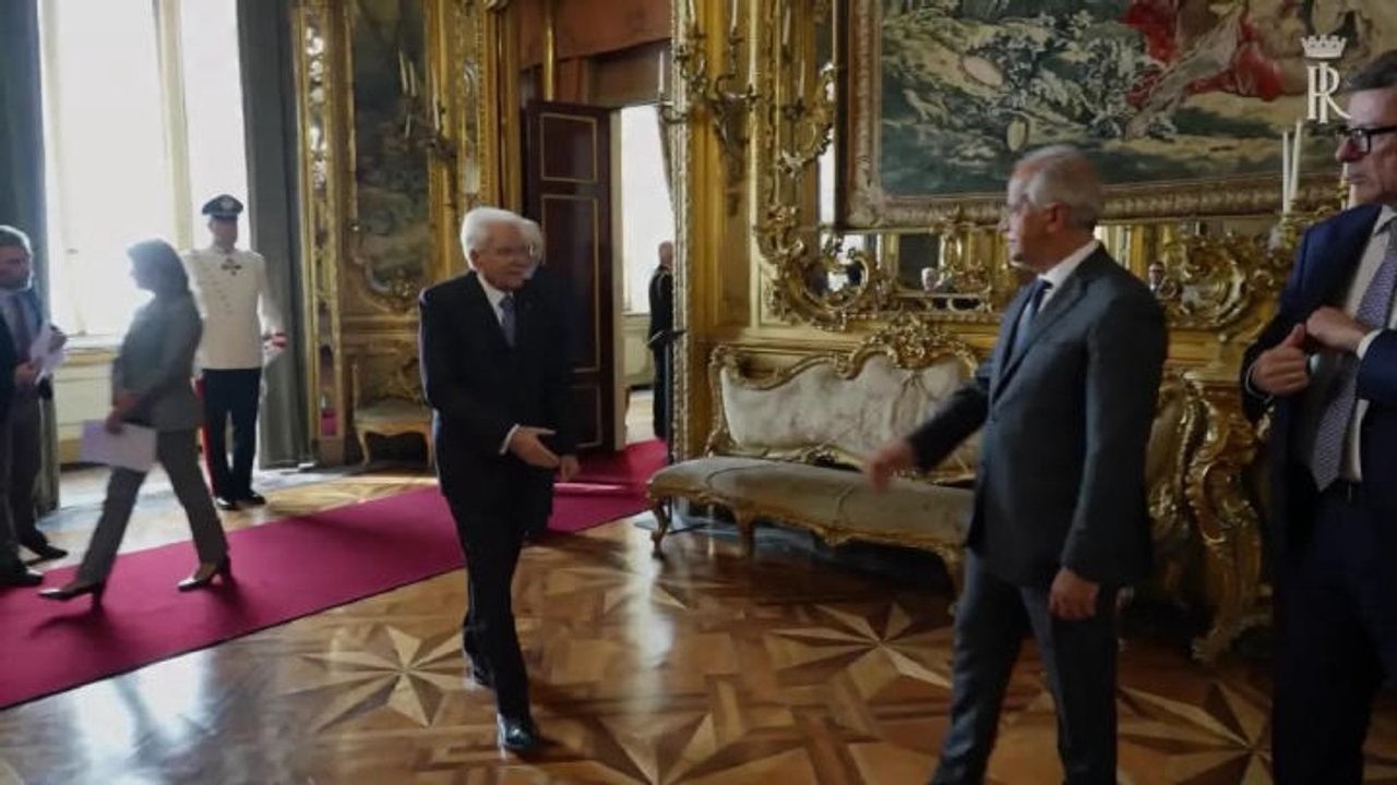 Mattarella riceve Meloni e i Ministri al Quirinale in vista del Consiglio Europeo