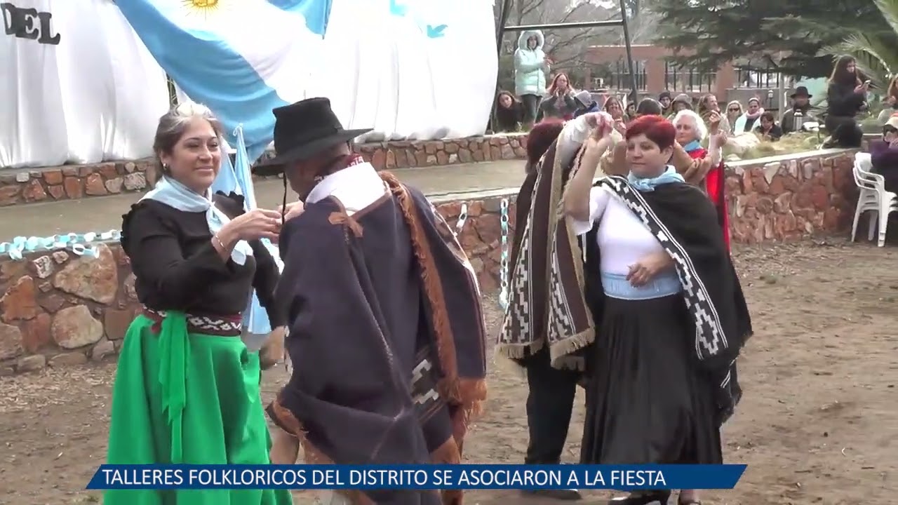 ACTO Y PROMESA A LA BANDERA DE LAS ESCUELAS DEL DISTRITO 8   TALLERES FOLKLORICOS DEL DISTRITO 2