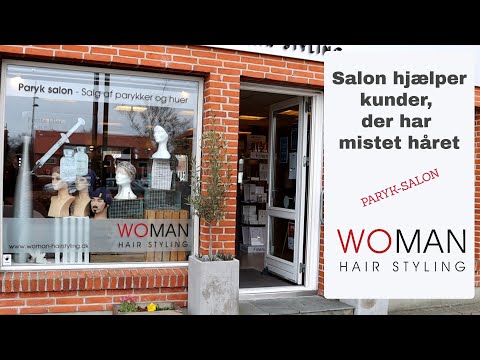 Salon Woman Hair Styling hjælper med parykker