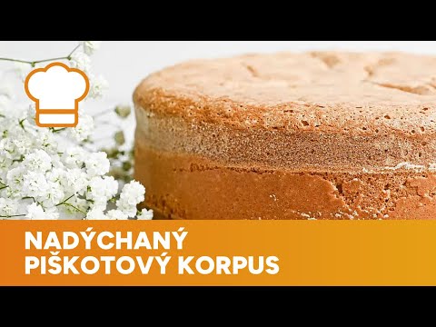 Nadýchaný piškotový korpus je krásně vysoký, což oceníte při prokrajování