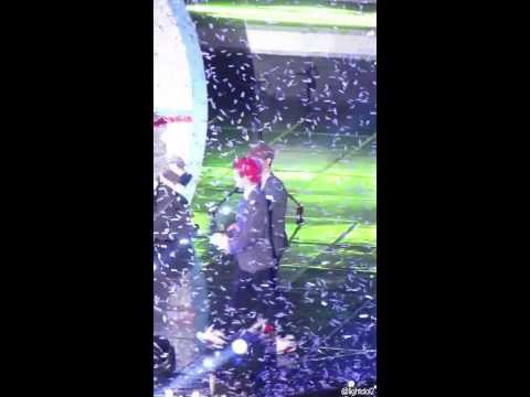 131009 asia song festival ending baekhyun fancam