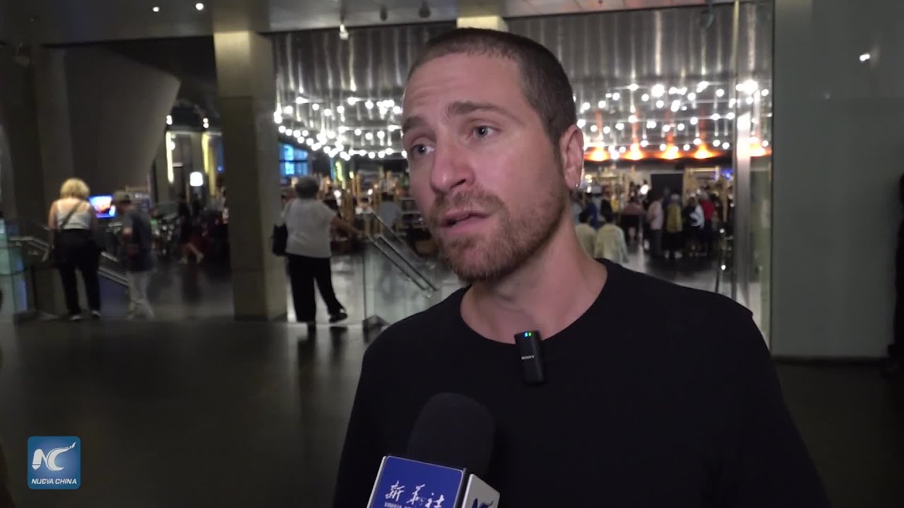 Lutieres de Argentina comparten en feria pasión por artesanal oficio de confeccionar instrumentos