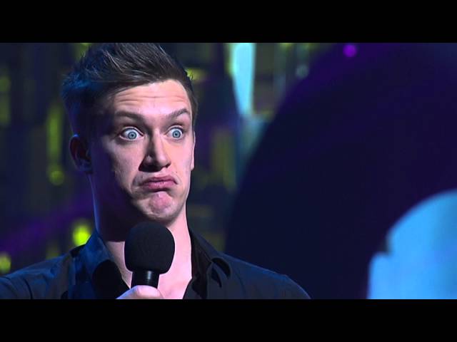 הגיית וידאו של daniel sloss בשנת אנגלית