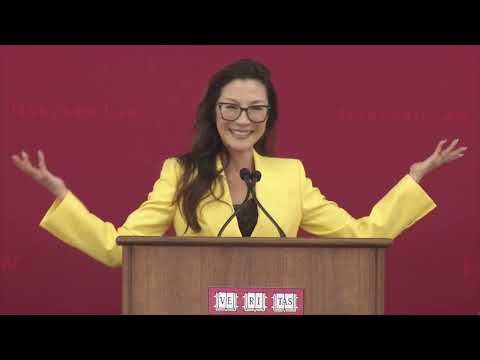 楊紫瓊向哈佛大學法學院 2023 屆學生致辭 (Michelle Yeoh addresses the Harvard Law School Class of 2023)