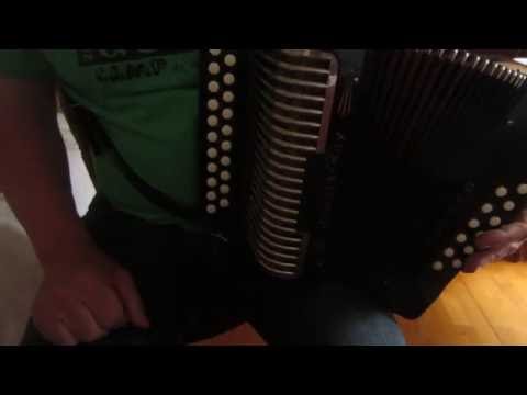 Irish button box: finger-swapping during rolls (1)