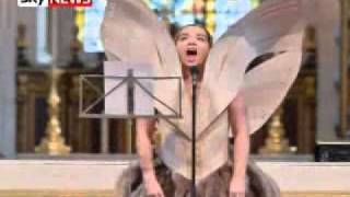 Fashion Elite Mourn Designer Alexander McQueen