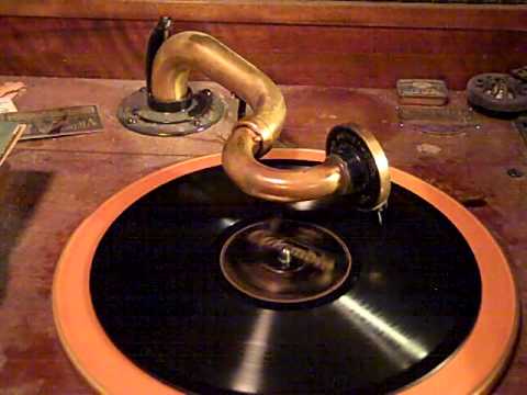 CLICQUOT CLUB ESKIMOS HARRY RESER - ADORABLE - ROARING 20'S VICTROLA 8-30