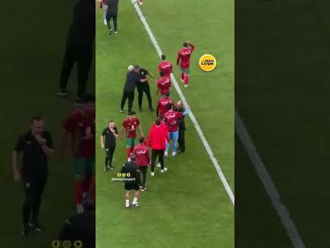 بادو الزاكي يهنئ المنتخب المغربي بعد التأهل ويتوجه لتحية اللاعبين