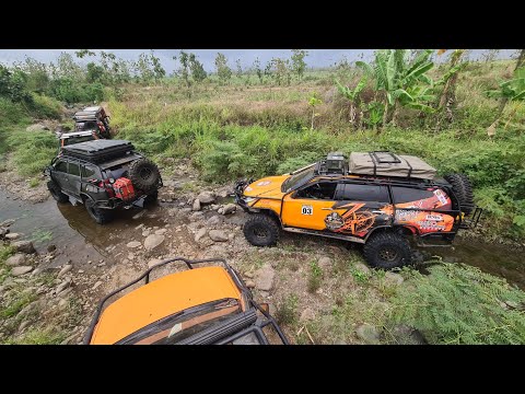 PAJERO ADU KUAT DI JALUR GUNUNG MUJUR