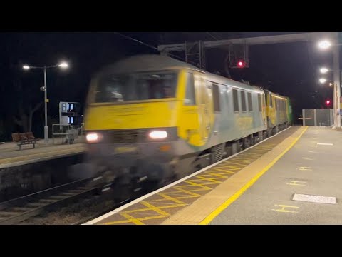 Freightliner 90045 & 90042 Accelerate past Manningtree working 4S88 26/08/21