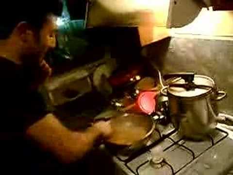 Yemek yapan erkekler...