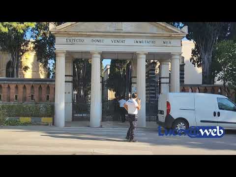 Protesta di un dipendente del Cimitero Lucera