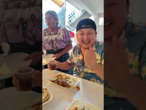 disfrutando de un rico almuerzo en Santa Cruz del Quiché #guatemala #humor