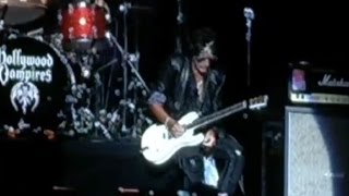 Aerosmith guitarist Joe Perry collapses