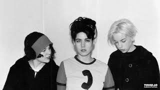 Bikini Kill - I Hate Danger