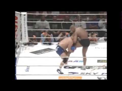 PRIDE 12: Kazuyuki Fujita eats couple of flying knees and takes down Gilbert Yvel