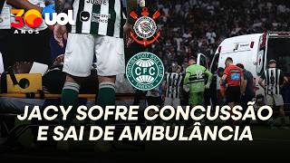 JACY LEVA BOLADA NA CABEÇA E SAI DE AMBULÂNCIA DE CORINTHIANS X CORITIBA; ATLETA SOFREU CONCUSSÃO