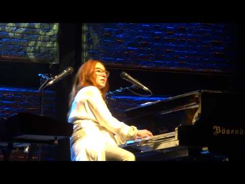Tori Amos - Famous Blue Raincoat (with fuck-up improv!!) - Warsaw 2014 FULL HD