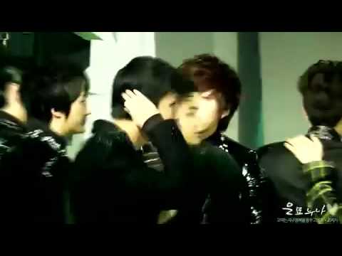 [FANCAM] 101230 YoSeob & Sunny greeting each other @  gαү0 ∂αεנυη ending