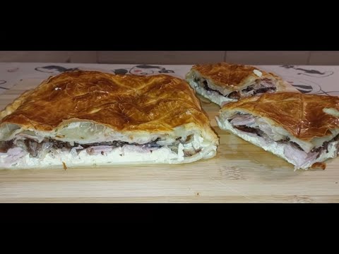 Torta salata farcita con prosciutto formaggio e radicchio trevigiano