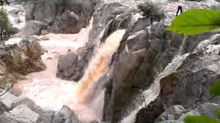 preview picture of video 'Picnic Place in Odisha | Gundicha Ghai Waterfall'