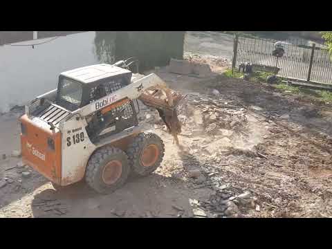 Mini Carregadeira com Rompedor - Demolição de Concreto