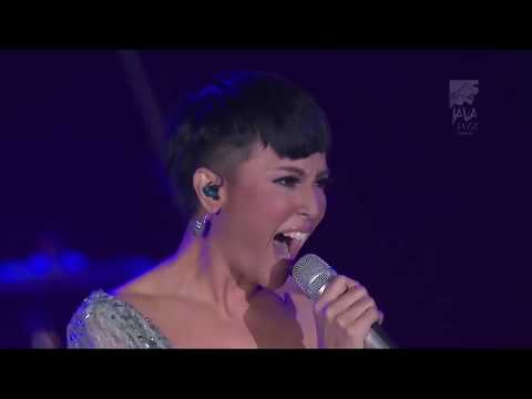 David Foster ft  Lea Simanjuntak 'I Have Nothing, I Will Always Love You” Java Jazz Festival 2016