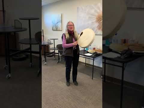 JaneE King demos her "build your own" Deer Medicine Drum